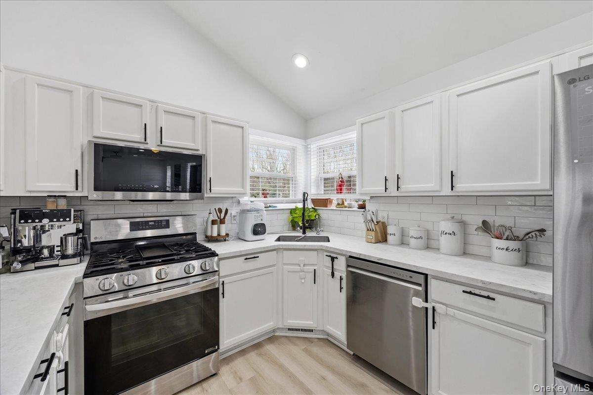 21 Reed Court Washingtonville, NY 10992 - Photo 9 of 48
