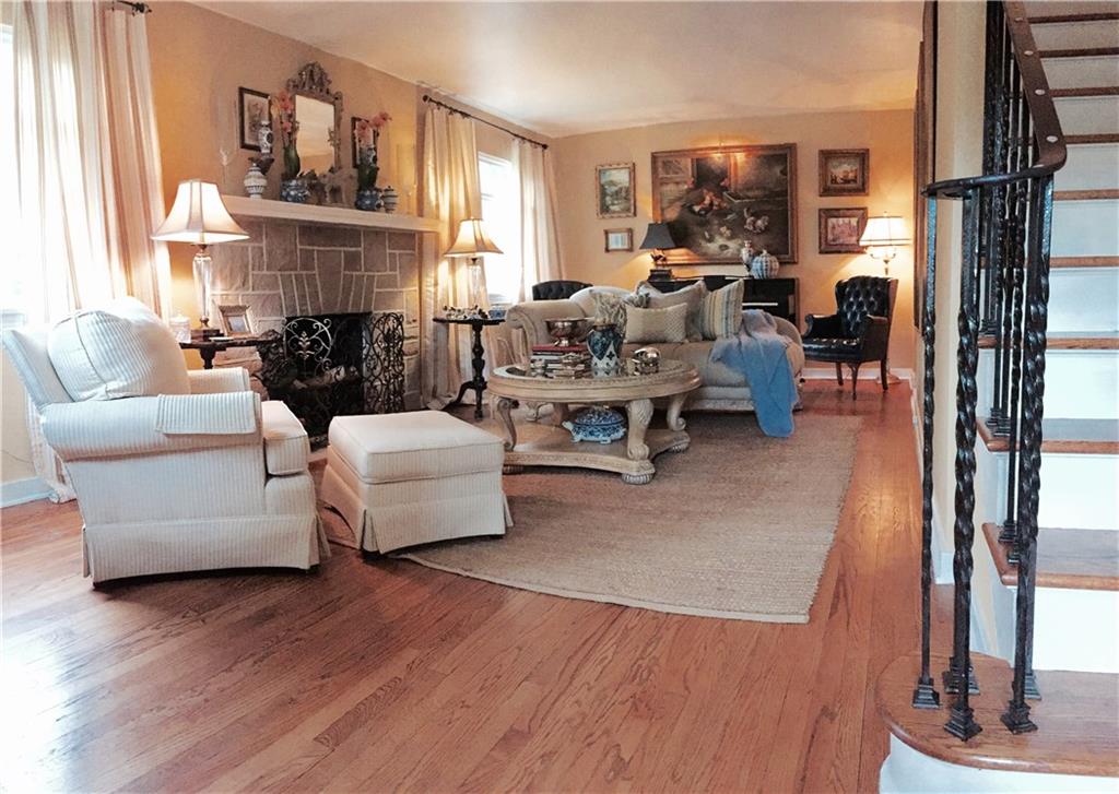 2363 Collins Road Blackridge, PA 15235 - Photo 3 of 25 Living room