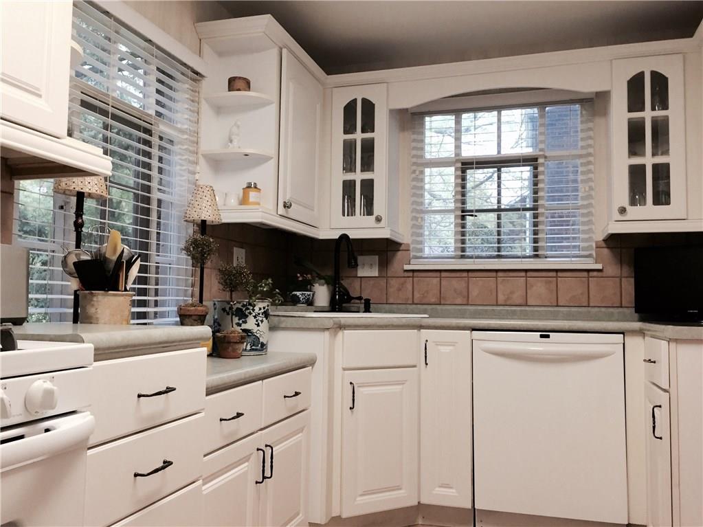 2363 Collins Road Blackridge, PA 15235 - Photo 5 of 25 Kitchen