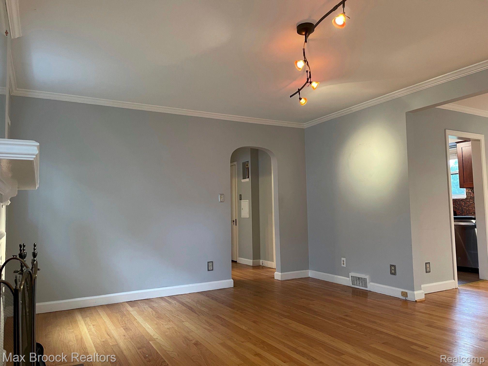 7 Devonshire Road Pleasant Ridge, MI 48069 - Photo 8 of 39 Living Rm View to Hallway