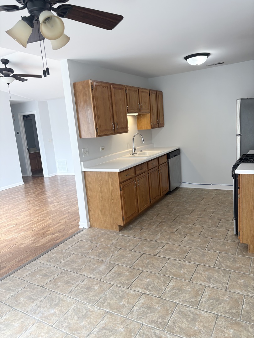 227 Brett Circle, Unit D Wauconda, IL 60084 - Photo 9 of 27