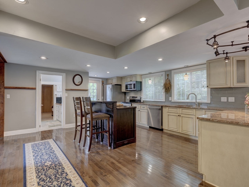 33-36 Overlook Road Holland, MA 01521 - Photo 8 of 38