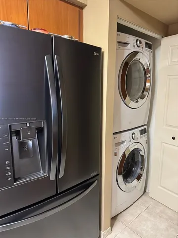 a close up view of a washer and dryer
