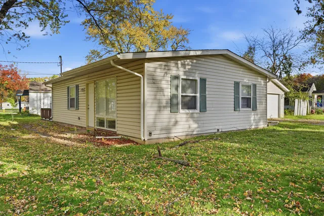 a view of a house with a yard