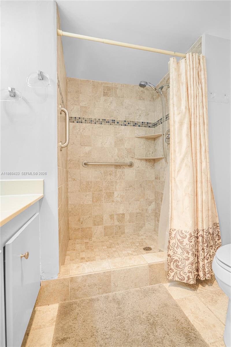 6100 Northwest 2nd Avenue, Unit 423 Boca Raton, FL 33487 - Photo 30 of 45 Guest Bathroom