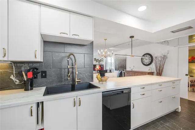 $265,000 | 6100 Northwest 2nd Avenue, Unit 423, Boca Raton, FL 33487