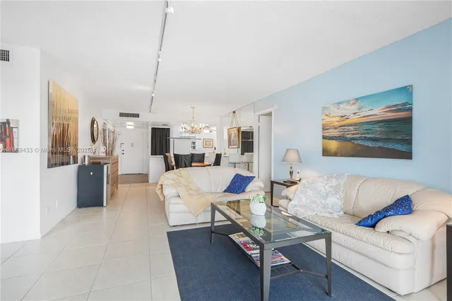 $265,000 | 6100 Northwest 2nd Avenue, Unit 423, Boca Raton, FL 33487