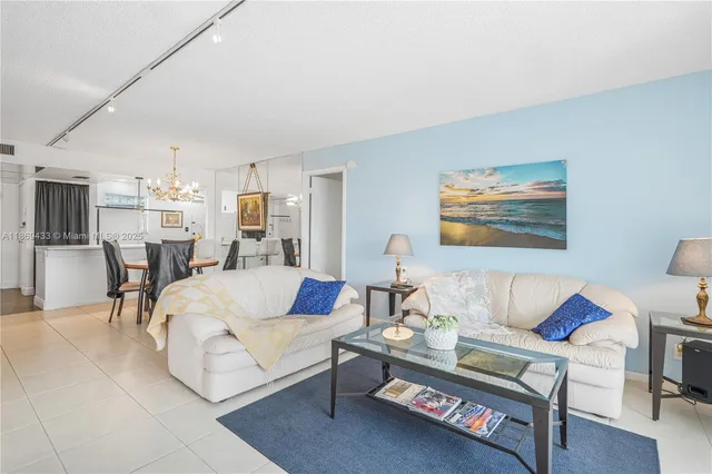 $265,000 | 6100 Northwest 2nd Avenue, Unit 423, Boca Raton, FL 33487