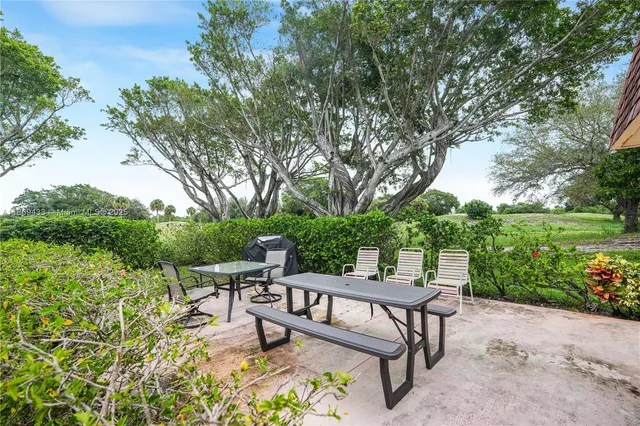 $265,000 | 6100 Northwest 2nd Avenue, Unit 423, Boca Raton, FL 33487