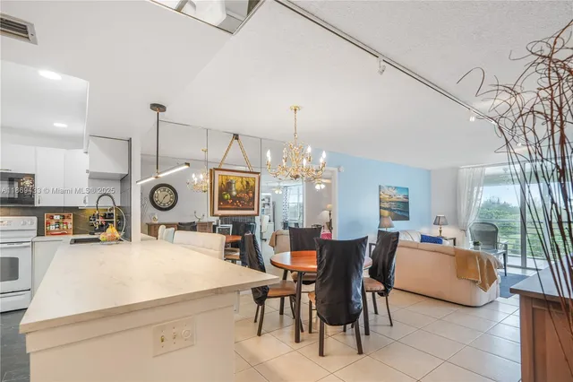 $265,000 | 6100 Northwest 2nd Avenue, Unit 423, Boca Raton, FL 33487