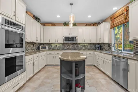 $1,539,000 | 1122 Via Vera Cruz, San Marcos, CA 92078