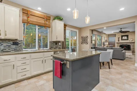 $1,539,000 | 1122 Via Vera Cruz, San Marcos, CA 92078