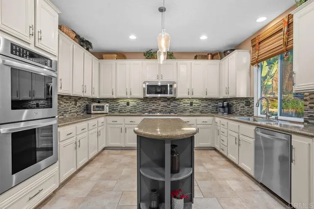 $1,539,000 | 1122 Via Vera Cruz, San Marcos, CA 92078