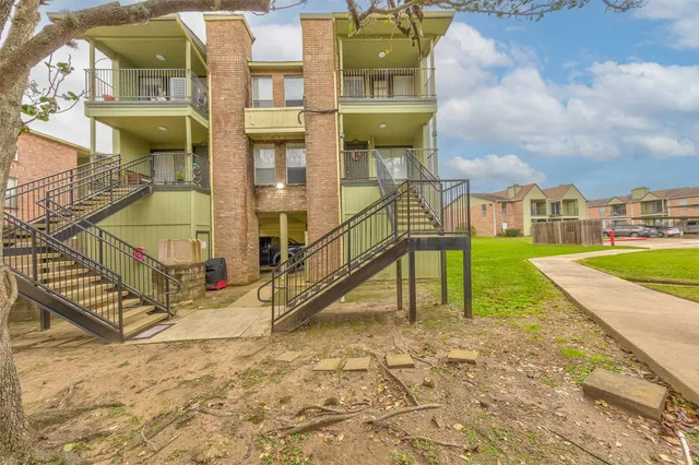$120,000 | 18800 Egret Bay Boulevard, Unit 201, Webster, TX 77058