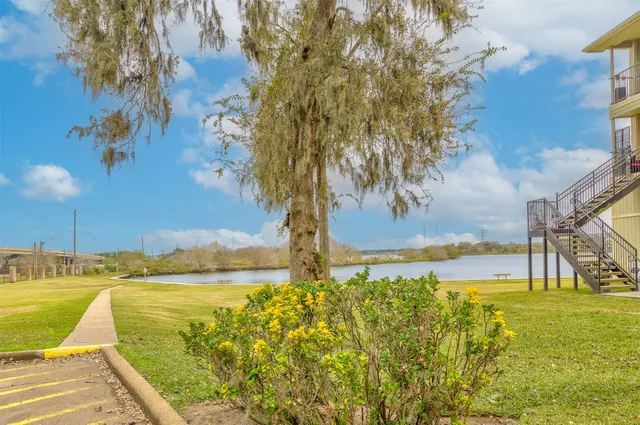 $120,000 | 18800 Egret Bay Boulevard, Unit 201, Webster, TX 77058