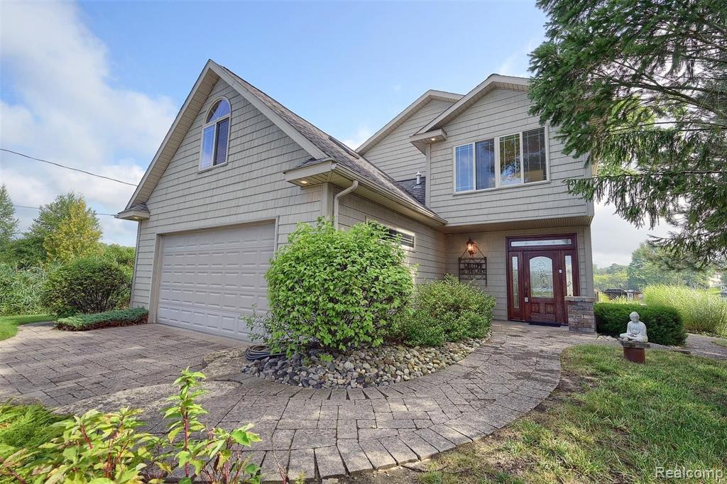 552 Deerpointe Leonard, MI 48367 - Photo 3 of 54 Gallery Image 3