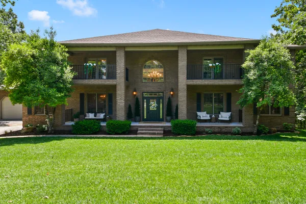 $1,500,000 | 1013 Silvercrest Place, Reeds Spring, MO 65737