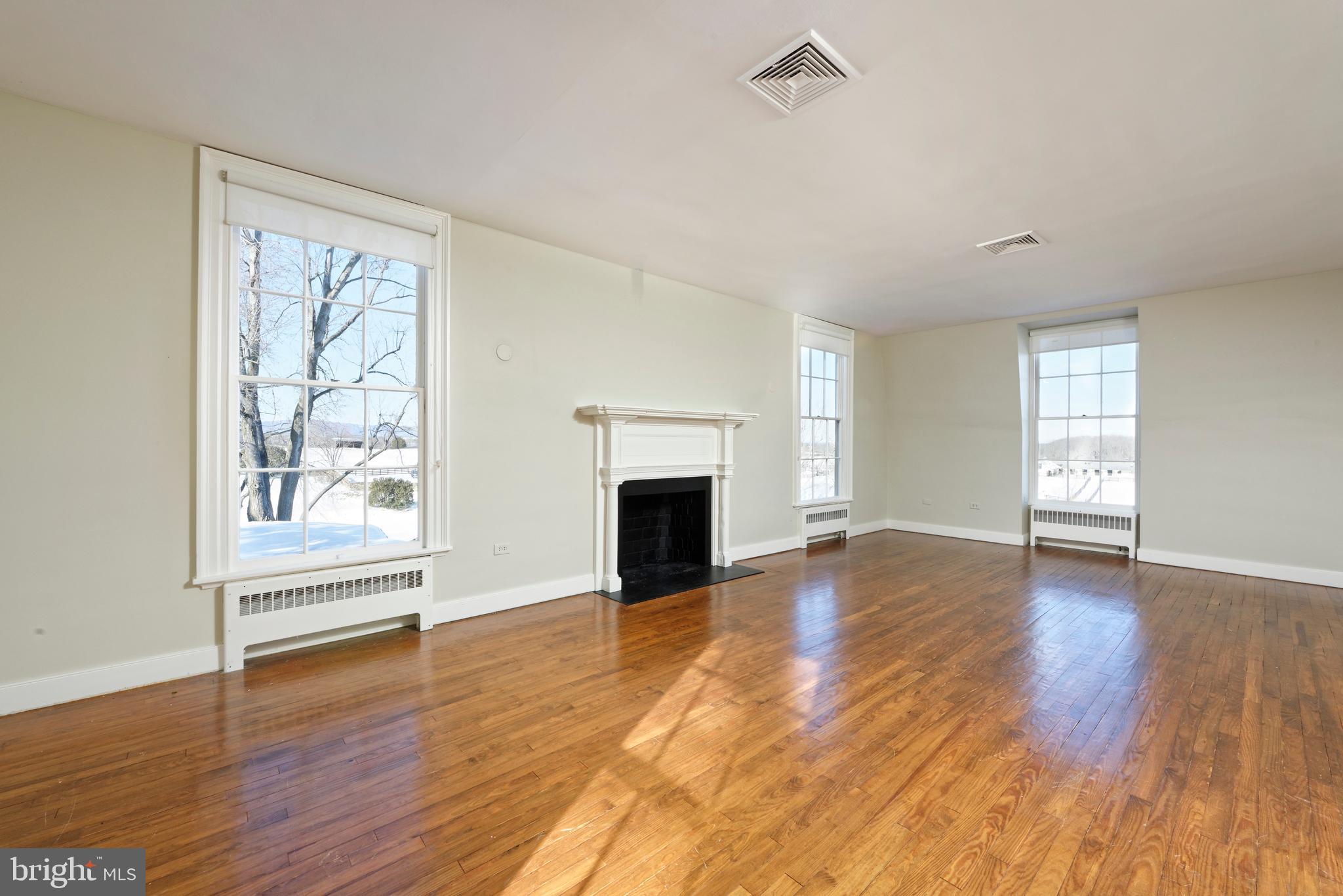 2224 Crenshaw Road Upperville, VA 20184 - Photo 27 of 50 Guest bedroom #2 completes this floor w/full bath