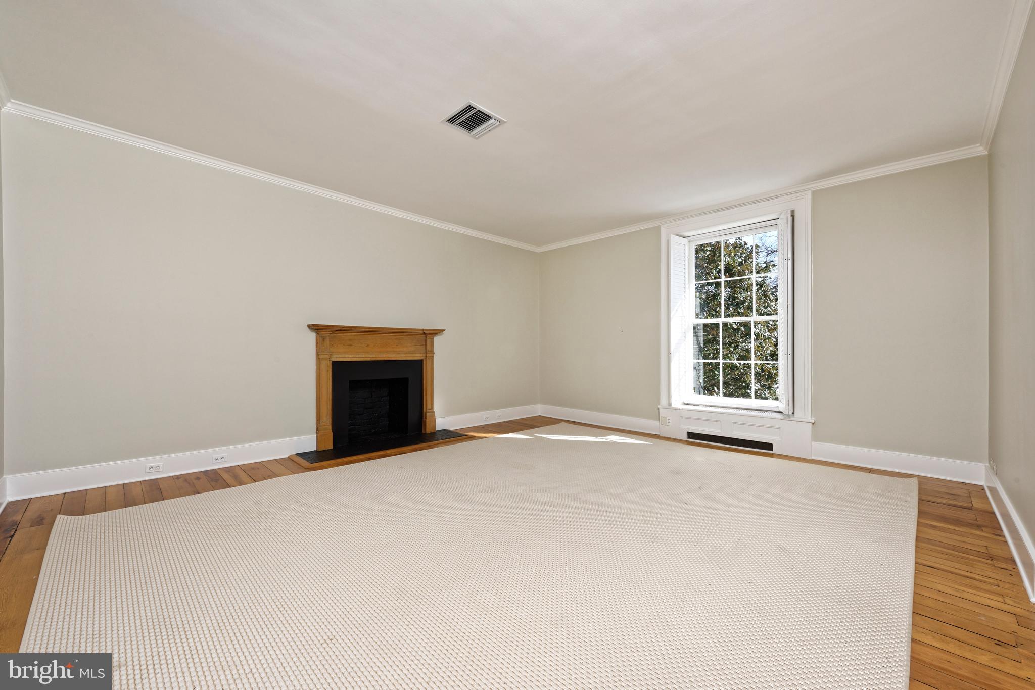 2224 Crenshaw Road Upperville, VA 20184 - Photo 29 of 50 Guest bedroom #3 over front hall with fireplace