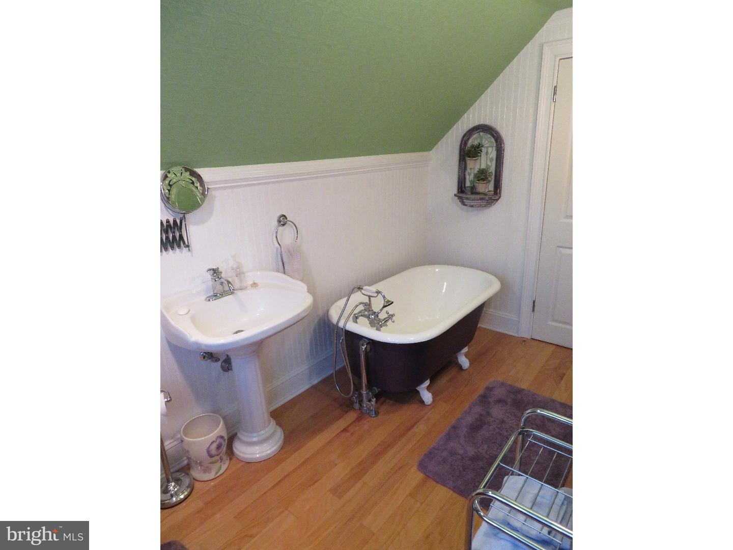 15 Flamehill Road Levittown, PA 19056 - Photo 18 of 25 Bathroom