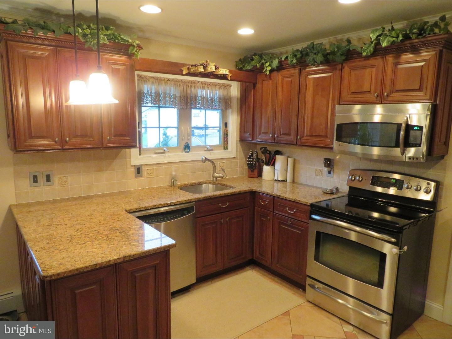 15 Flamehill Road Levittown, PA 19056 - Photo 4 of 25 Kitchen