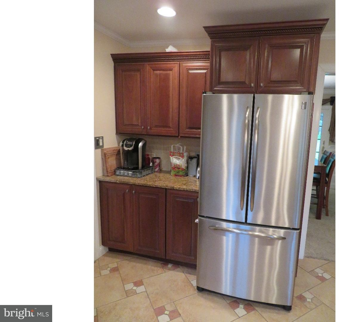 15 Flamehill Road Levittown, PA 19056 - Photo 7 of 25 Kitchen