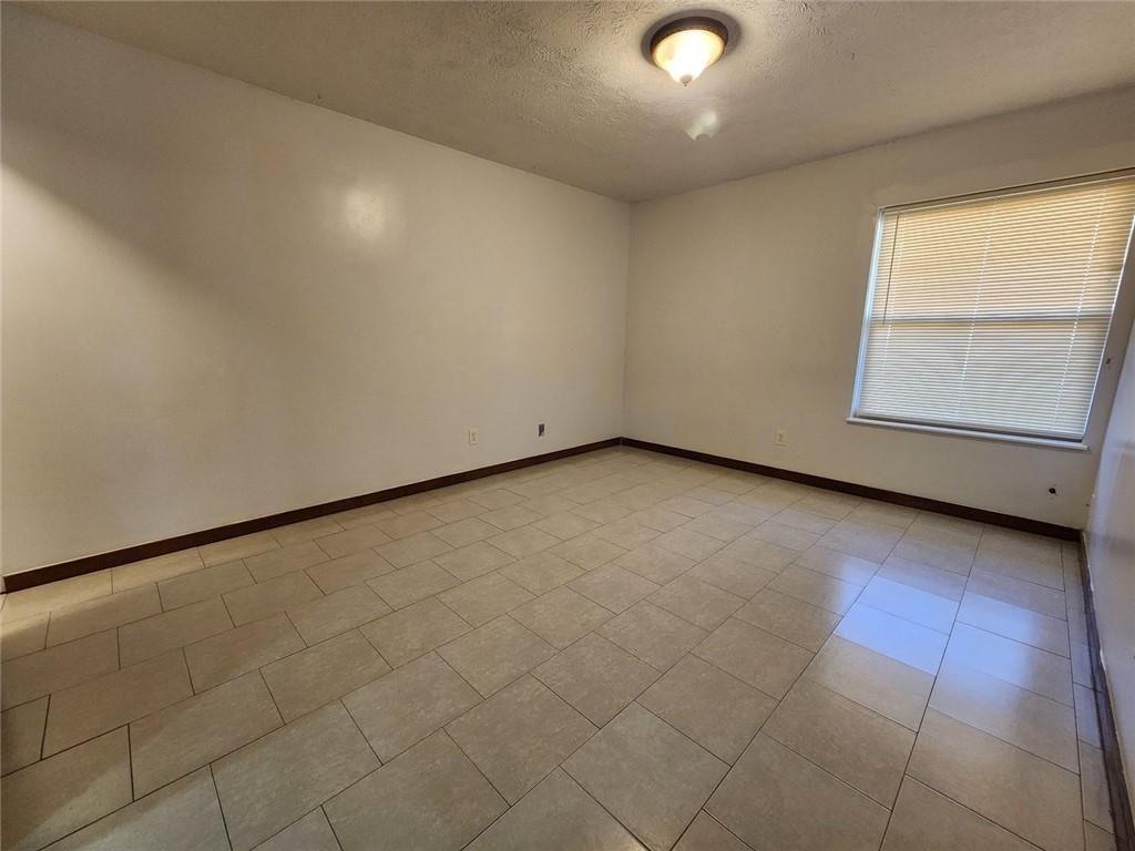 3186 Quince Tree Lane Decatur, GA 30034 - Photo 18 of 24 an empty room with a workbench