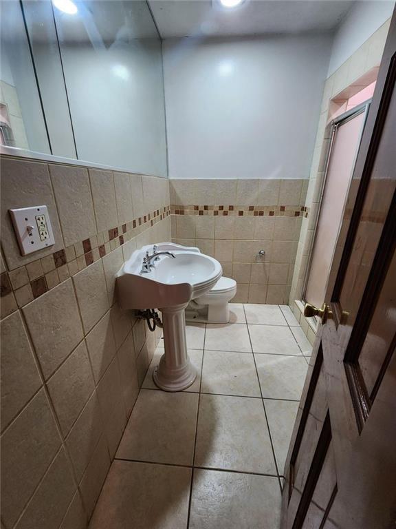 3186 Quince Tree Lane Decatur, GA 30034 - Photo 21 of 24 a bathroom with a sink toilet and vanity