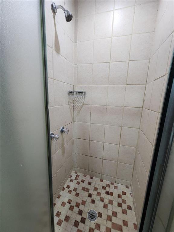 3186 Quince Tree Lane Decatur, GA 30034 - Photo 22 of 24 a bathroom with a shower