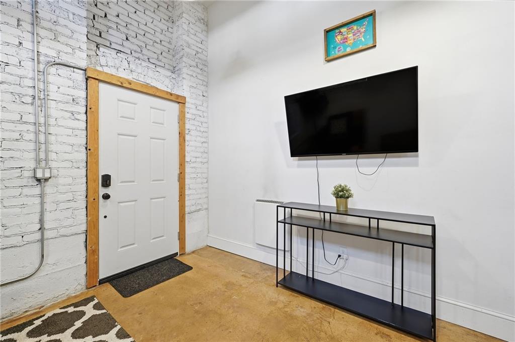 1420 Sylvan Road Southwest Atlanta, GA 30310 - Photo 27 of 51 a view of a livingroom with furniture