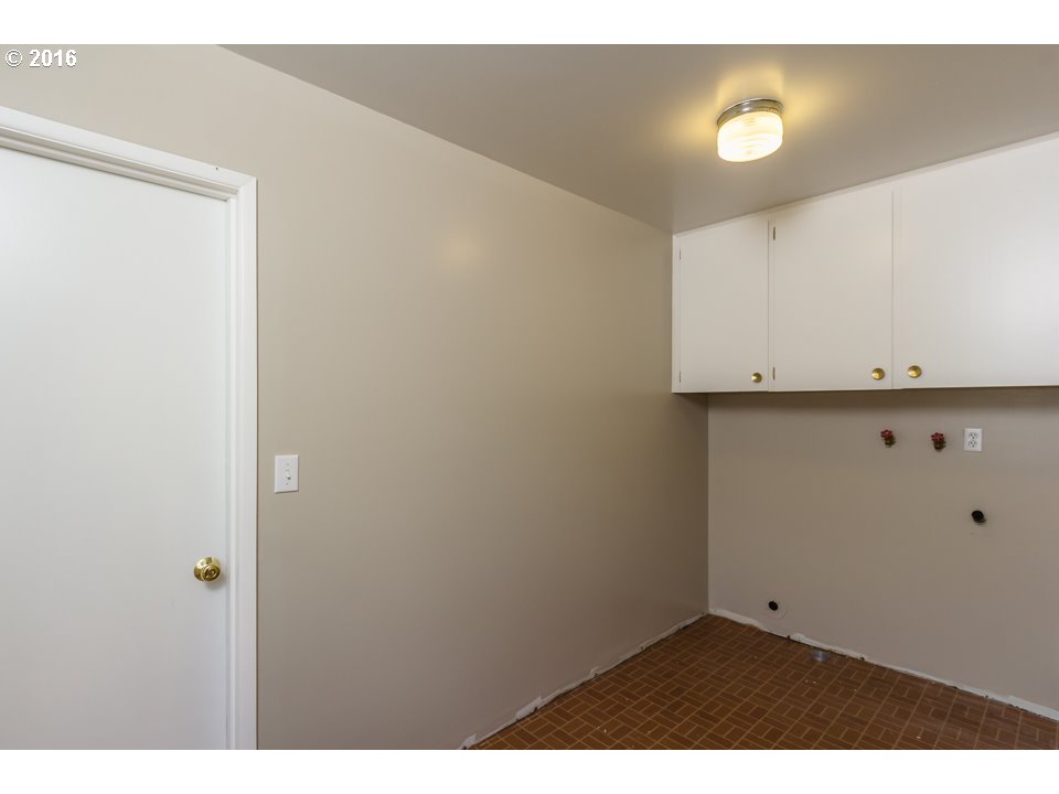 1390 Quinn Road Woodburn, OR 97071 - Photo 12 of 21 Gallery Image 12