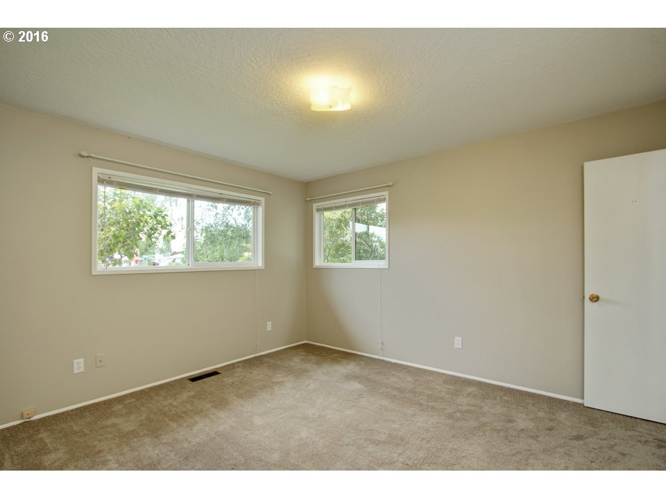 1390 Quinn Road Woodburn, OR 97071 - Photo 14 of 21 Gallery Image 14