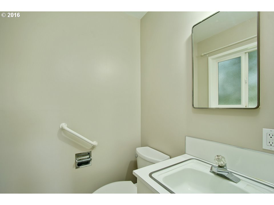 1390 Quinn Road Woodburn, OR 97071 - Photo 15 of 21 Gallery Image 15