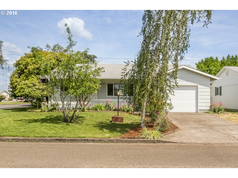 1390 Quinn Road Woodburn, OR 97071 - Photo 2 of 21 Gallery Image 2