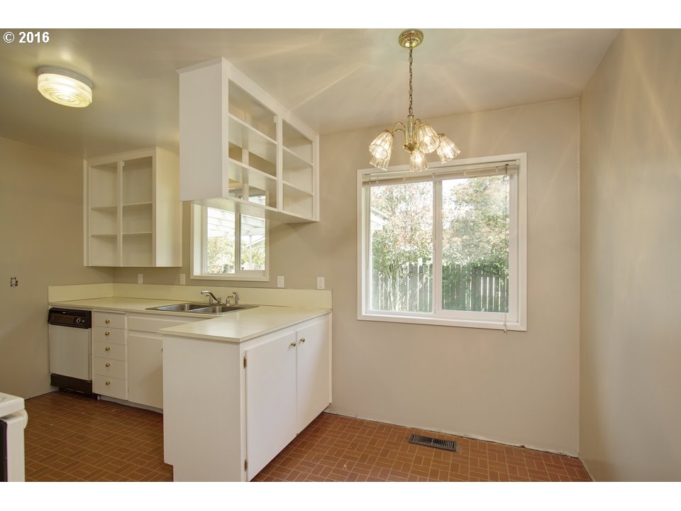 1390 Quinn Road Woodburn, OR 97071 - Photo 10 of 21 Gallery Image 10