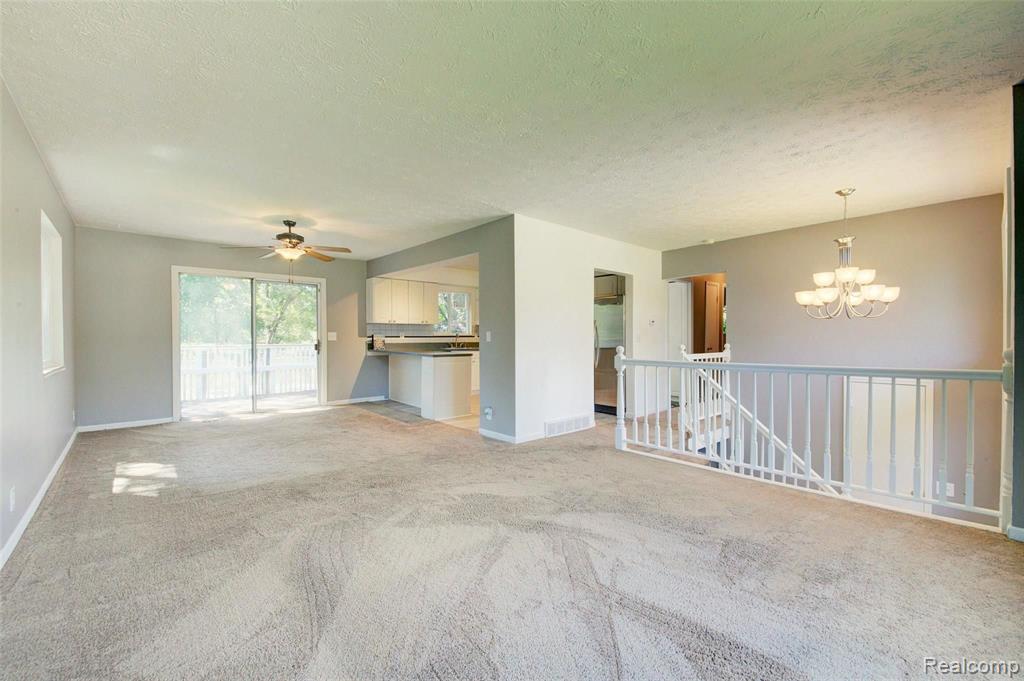 6161 Gordon Road Waterford, MI 48327 - Photo 9 of 53