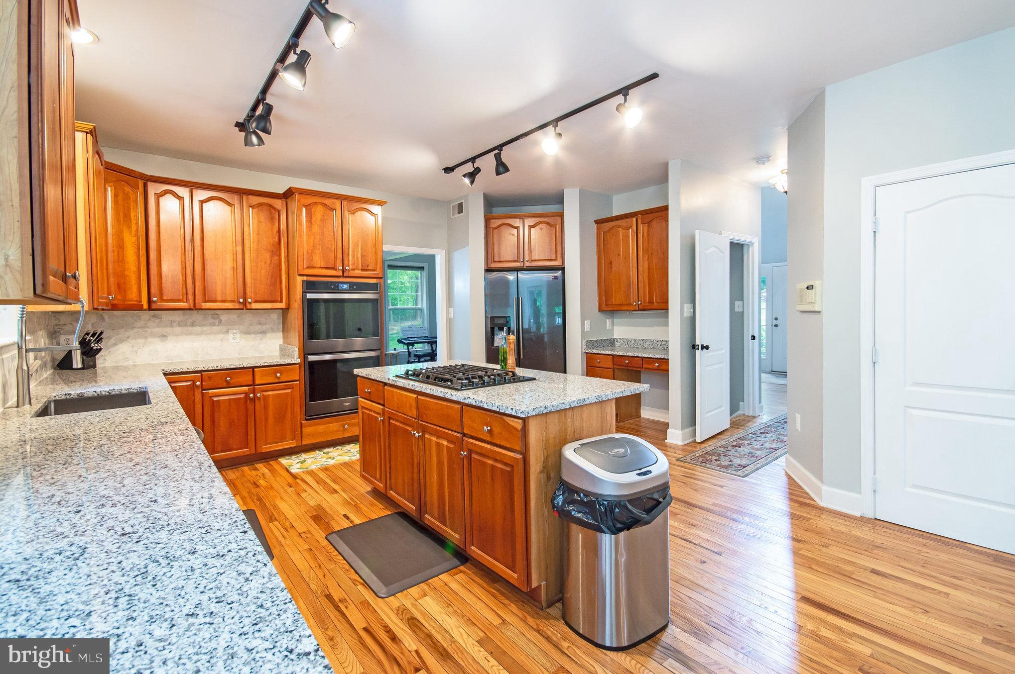 6711 Hunters Ridge Road Manassas, VA 20112 - Photo 17 of 46 Kitchen