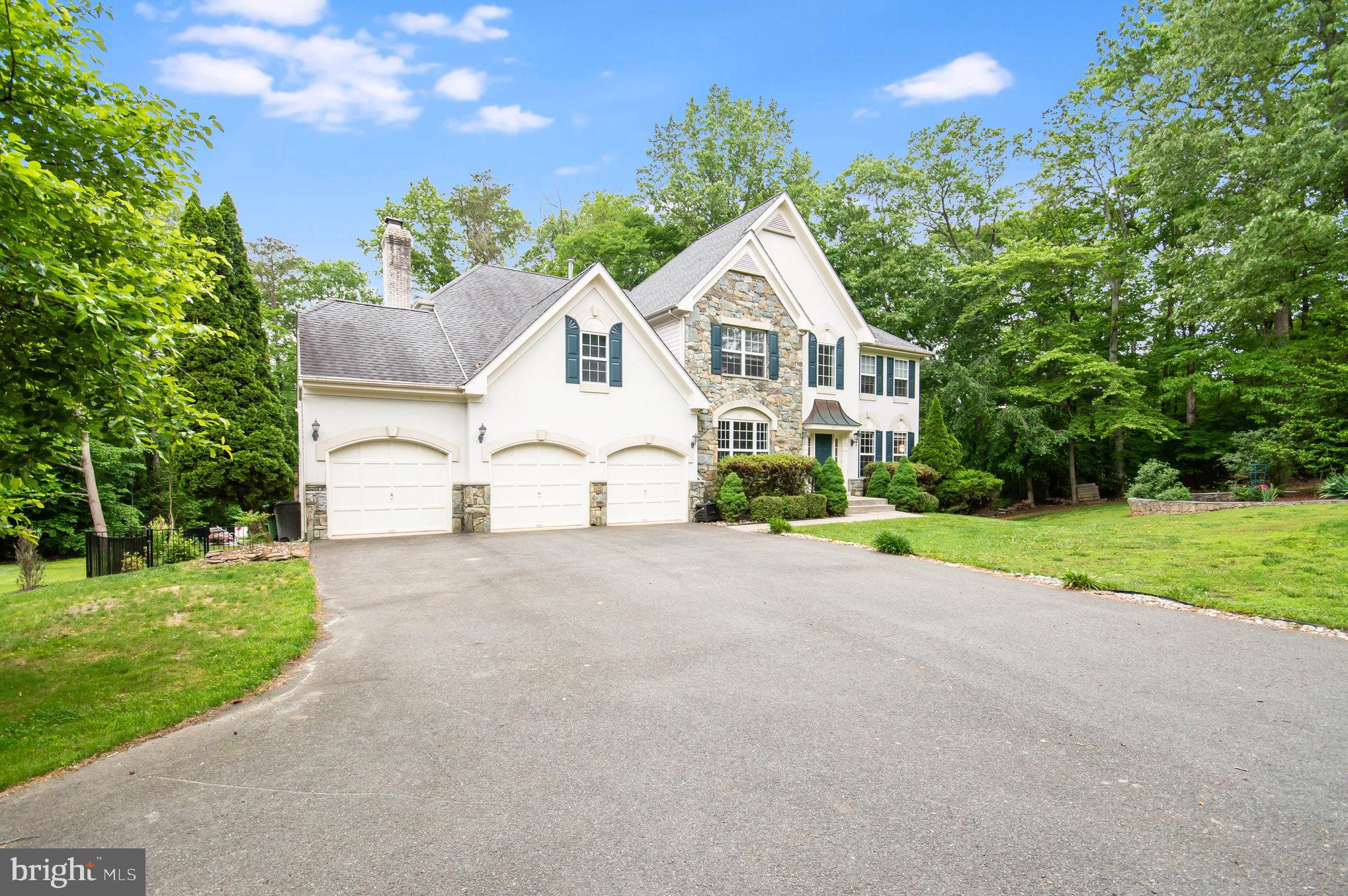 6711 Hunters Ridge Road Manassas, VA 20112 - Photo 3 of 46 Spacious driveway