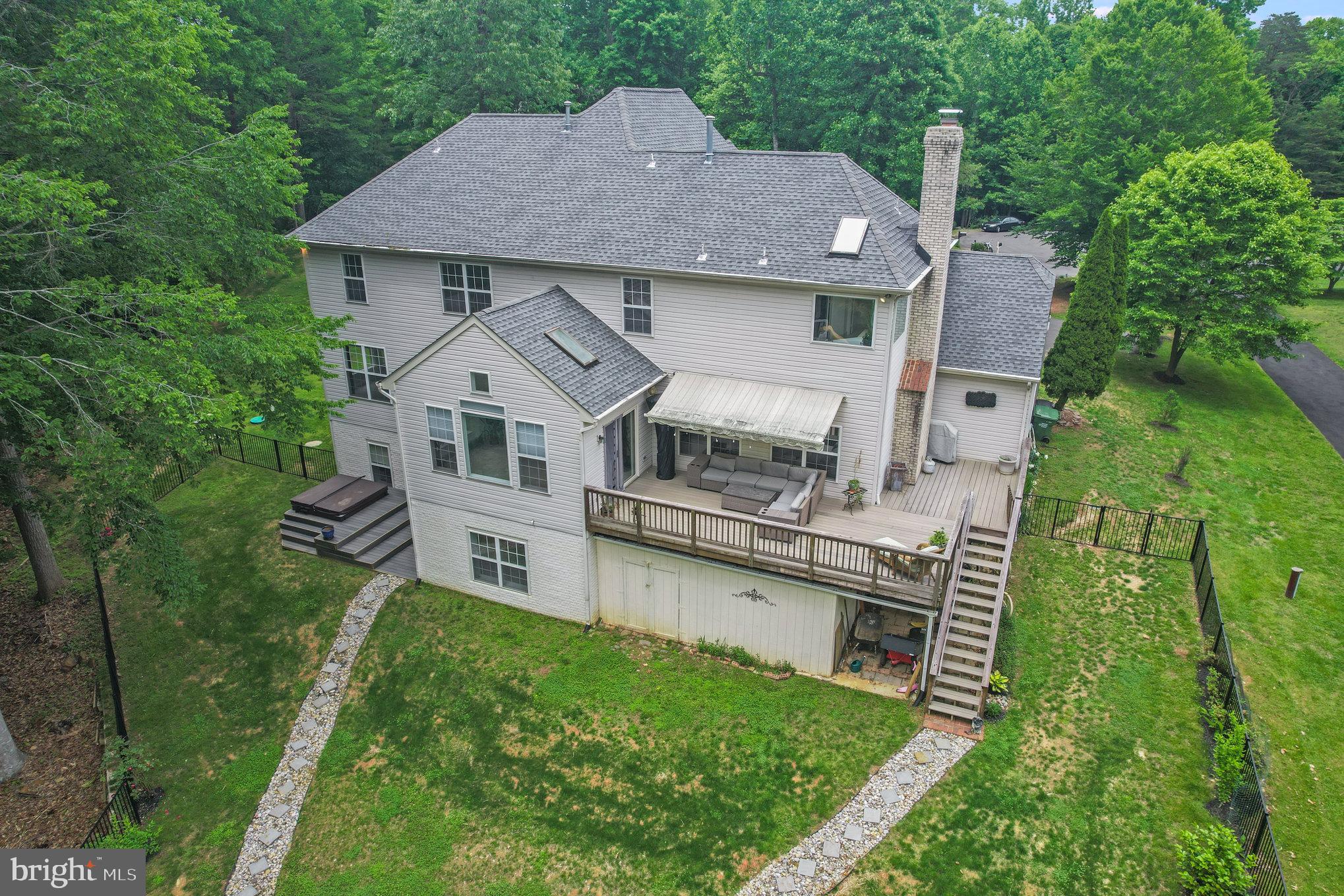 6711 Hunters Ridge Road Manassas, VA 20112 - Photo 35 of 46 Backyard view