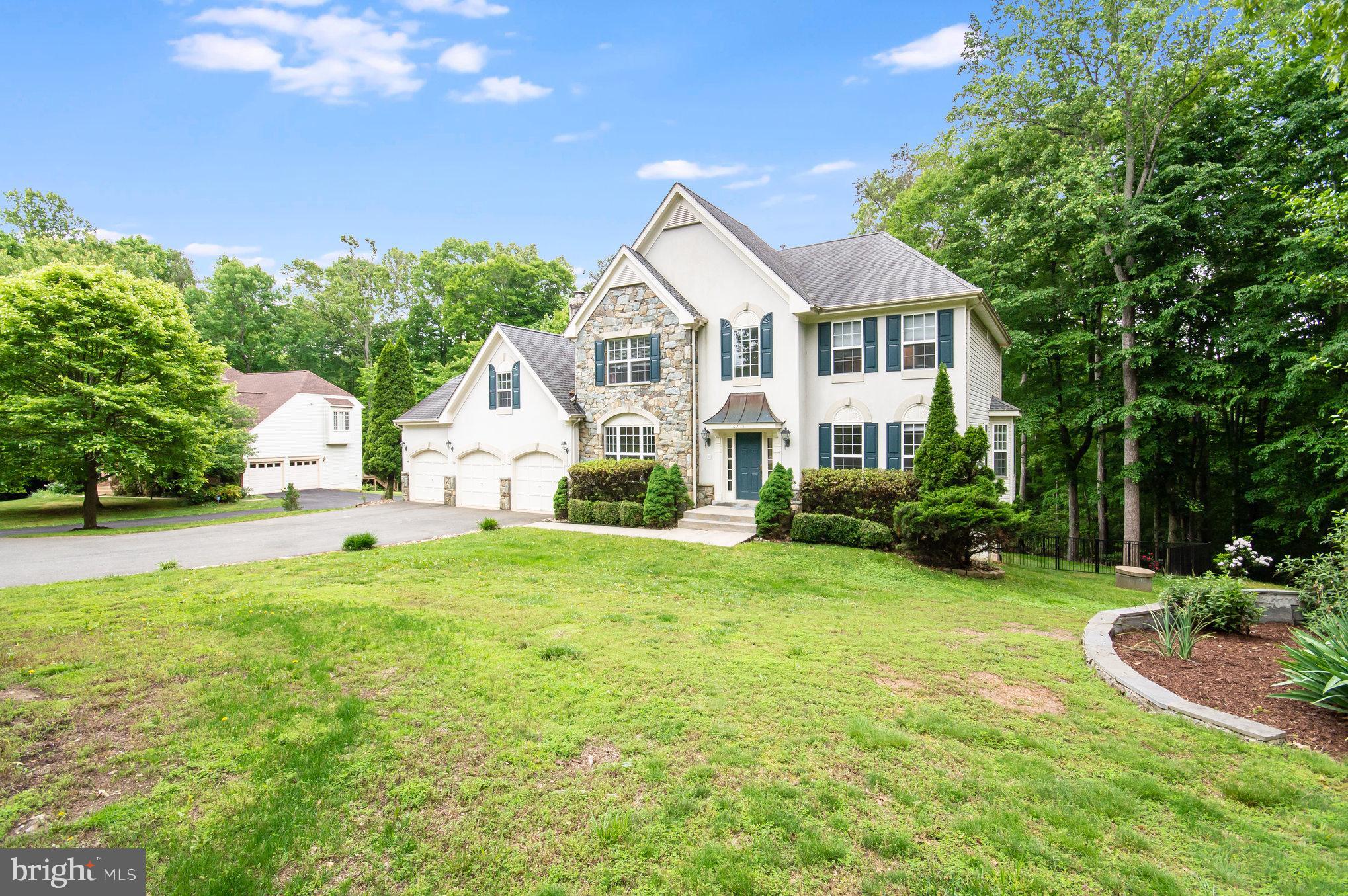 6711 Hunters Ridge Road Manassas, VA 20112 - Photo 4 of 46 Front yard view
