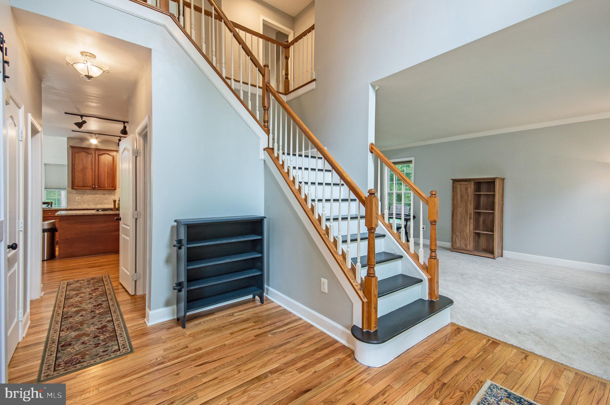6711 Hunters Ridge Road Manassas, VA 20112 - Photo 8 of 46 Foyer