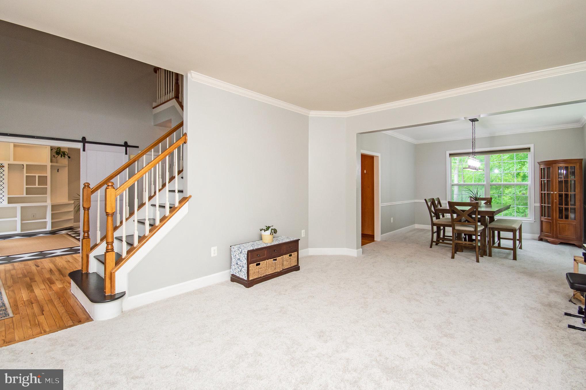 6711 Hunters Ridge Road Manassas, VA 20112 - Photo 9 of 46 Living room/dining room