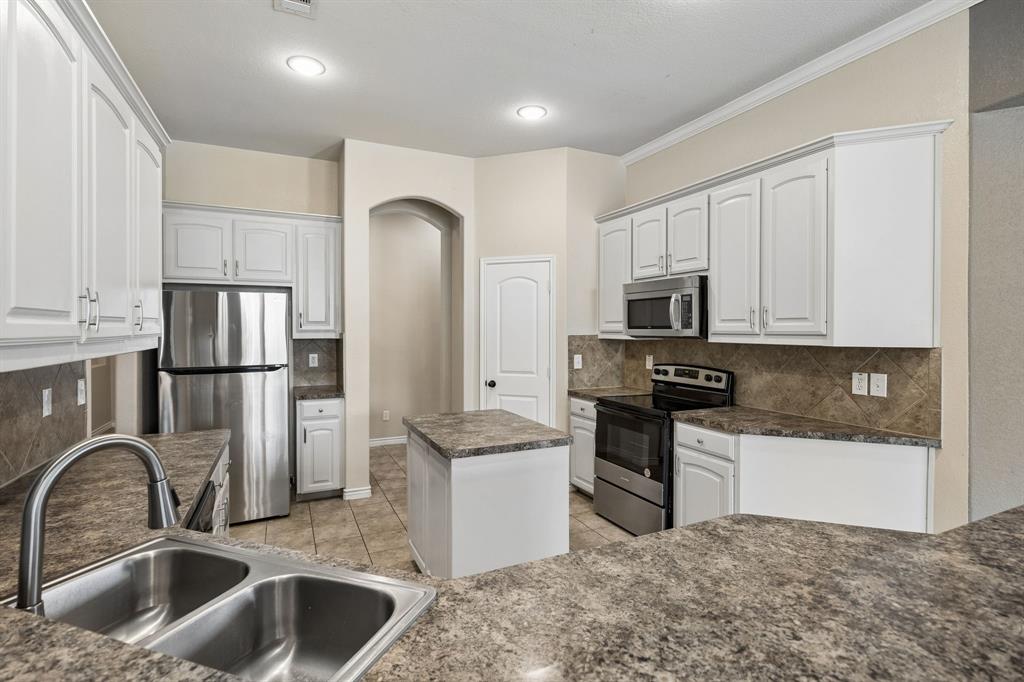 425 Corriente Trail Azle, TX 76020 - Photo 13 of 29