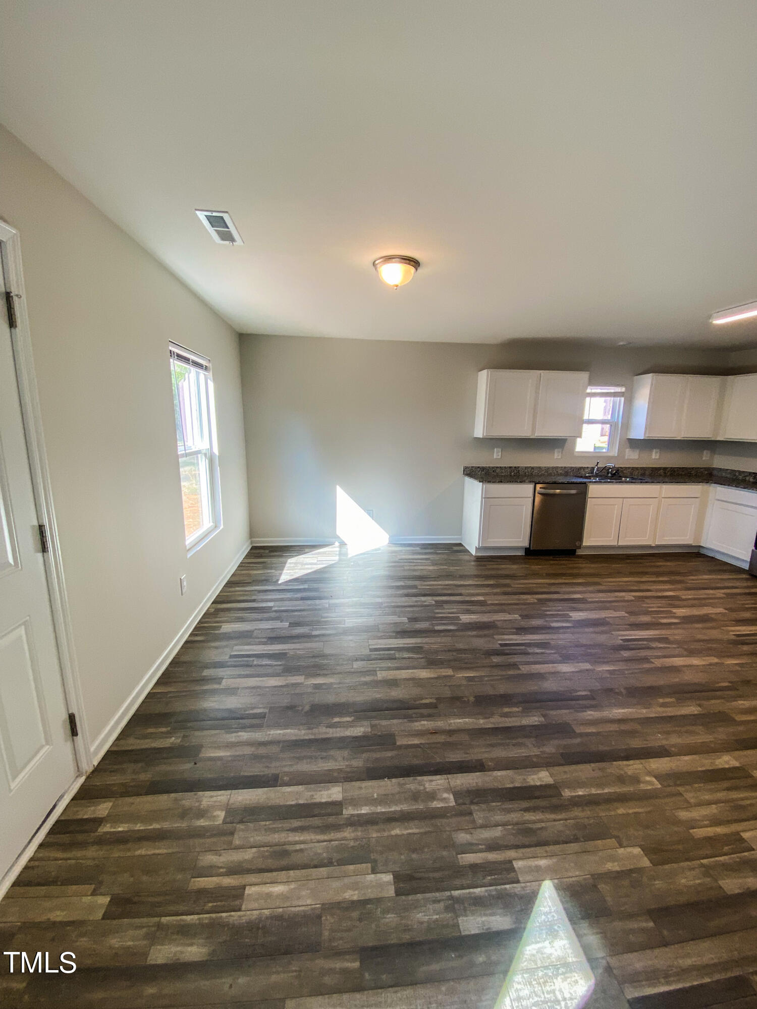 565 East Waycliff Road Henderson, NC 27537 - Photo 11 of 40 Kitchen and informal dining area