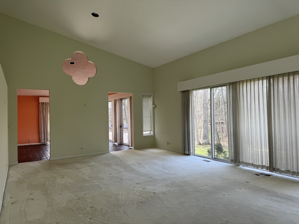 61 Stone Gate Road Lake Forest, IL 60045 - Photo 4 of 17 an empty room with windows and closet