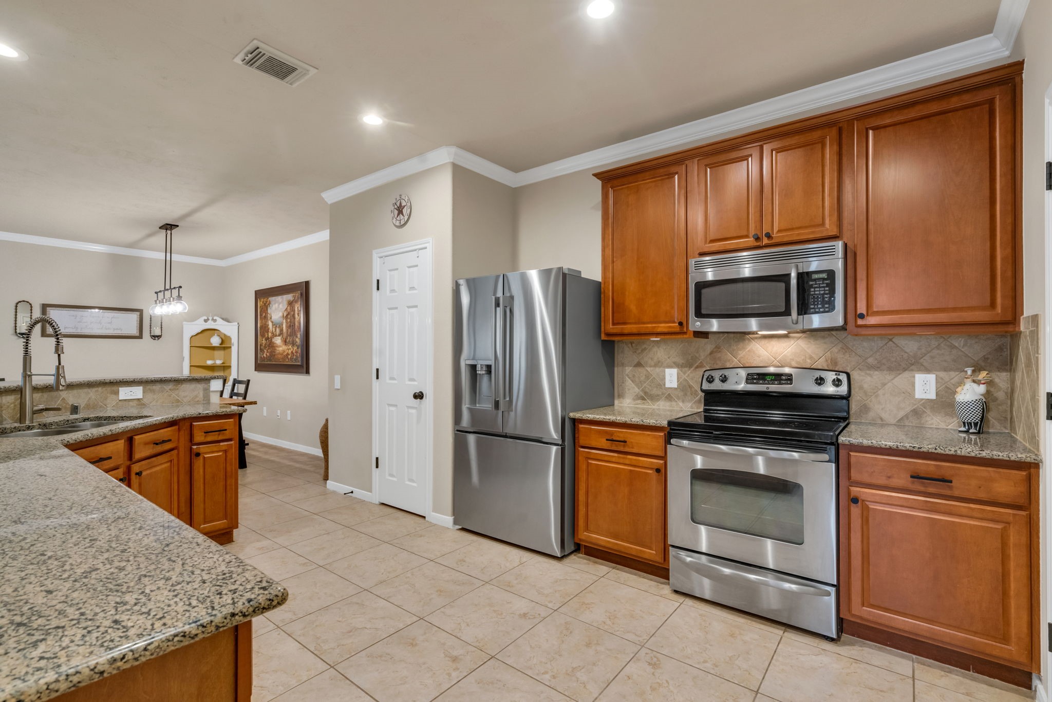 14 Fitzroy Place Conroe, TX 77384 - Photo 11 of 50