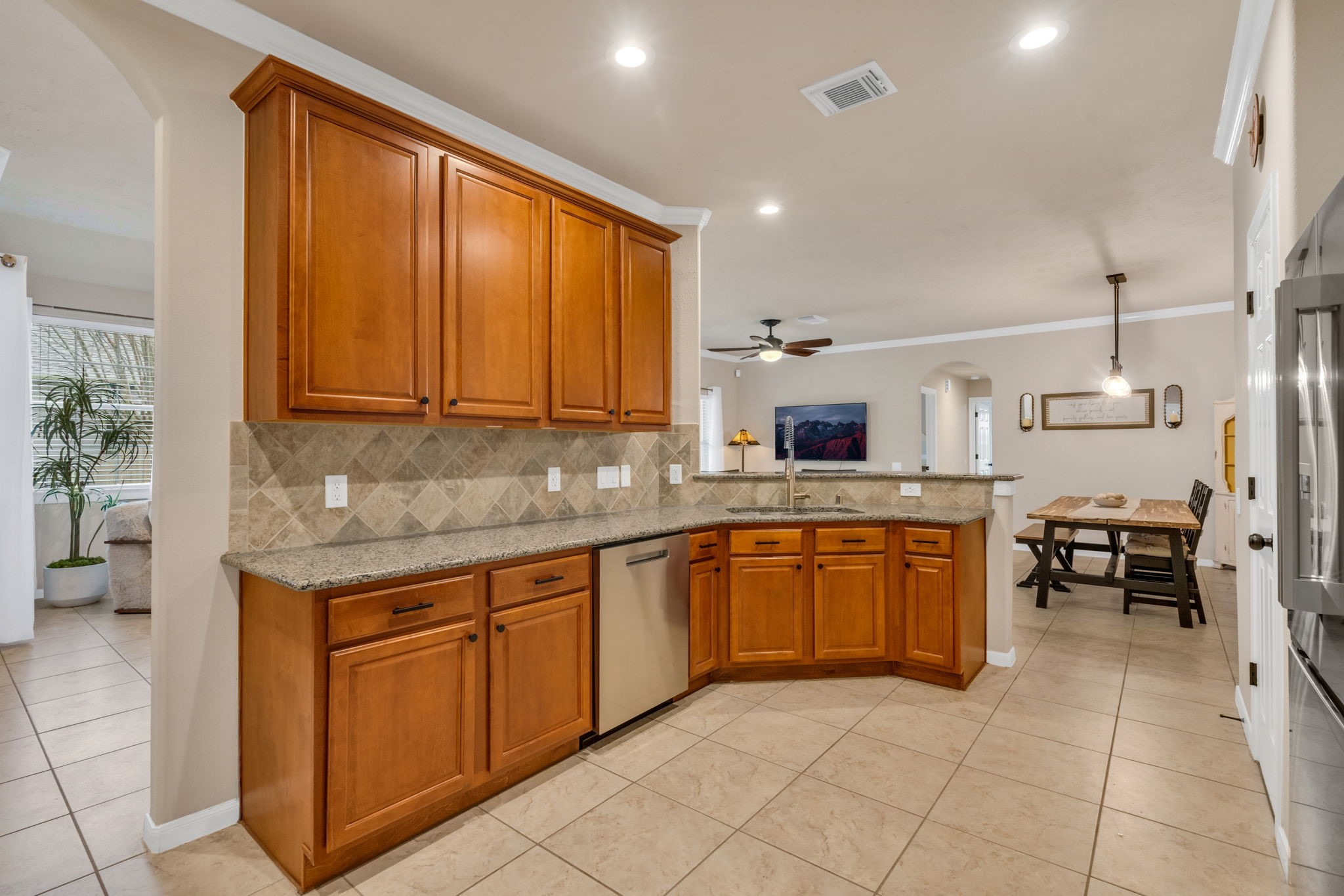 14 Fitzroy Place Conroe, TX 77384 - Photo 12 of 50