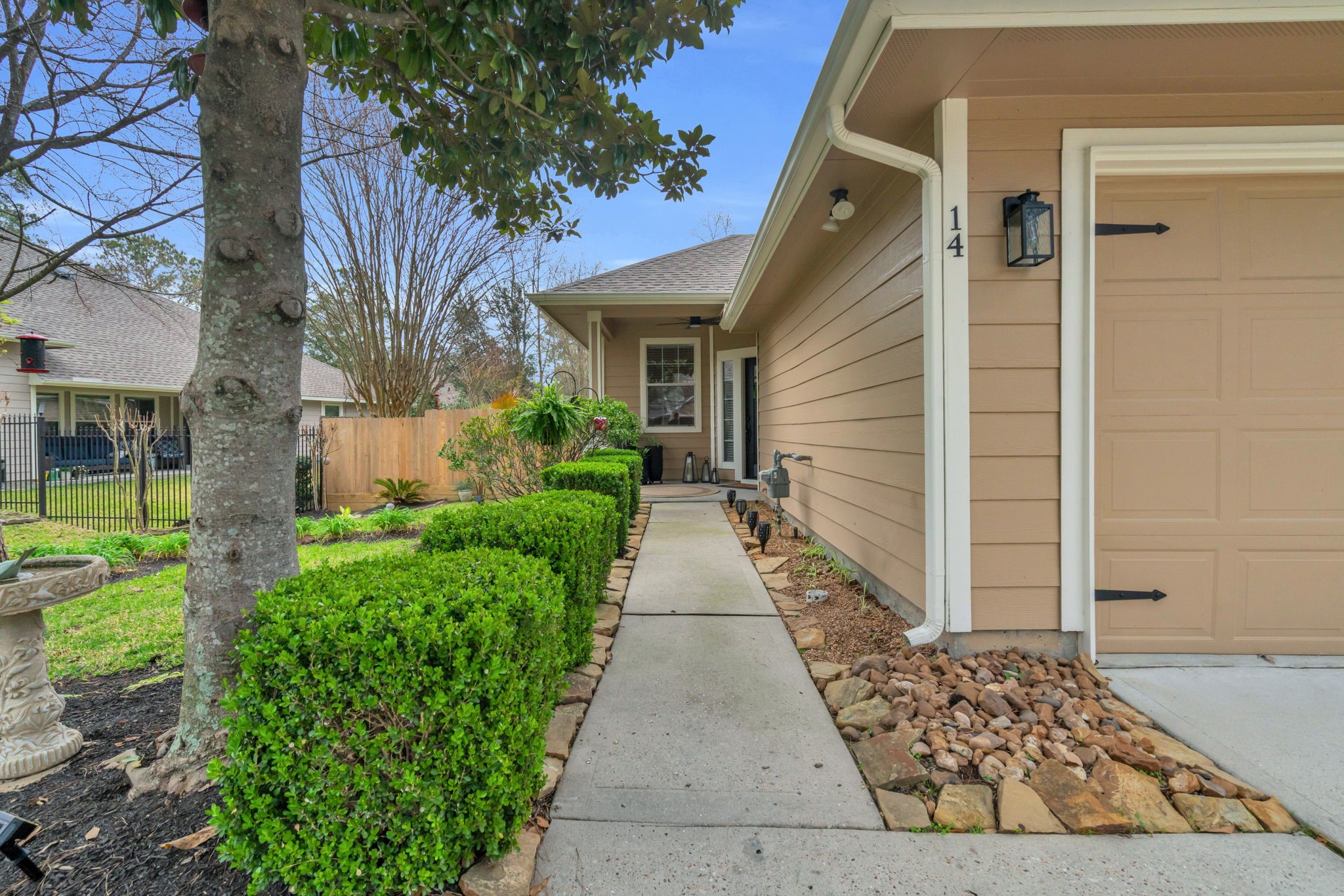 14 Fitzroy Place Conroe, TX 77384 - Photo 6 of 50