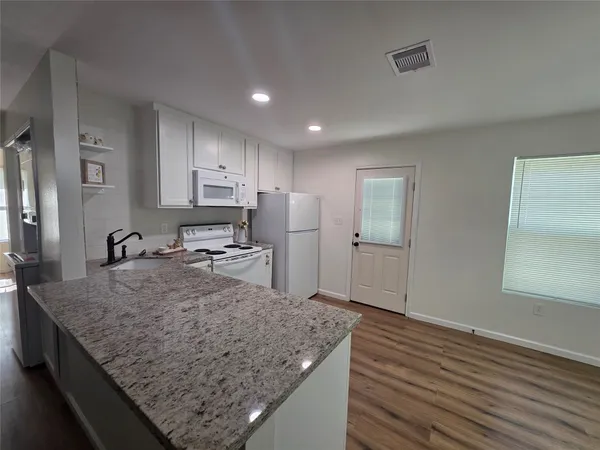 $1,250 | 5422 Pine Avenue, Pasadena, TX 77503