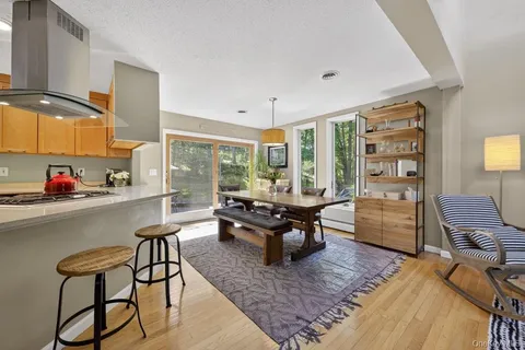 $560,000 | 305 Oak Lane, Newburgh, NY 12550